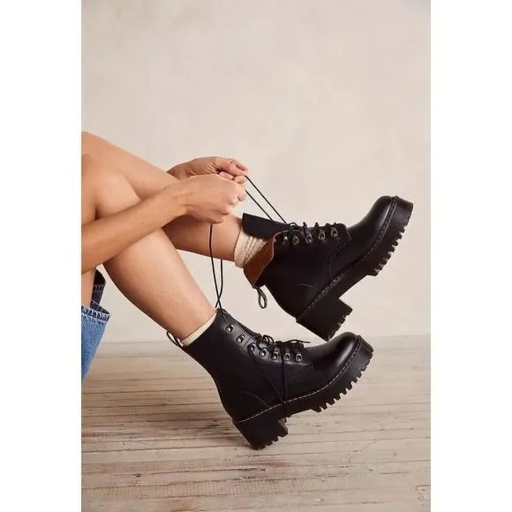 Dr. Martens Leona Platform Ankle Boots Size 6 Black Smooth Leather Heeled Boots